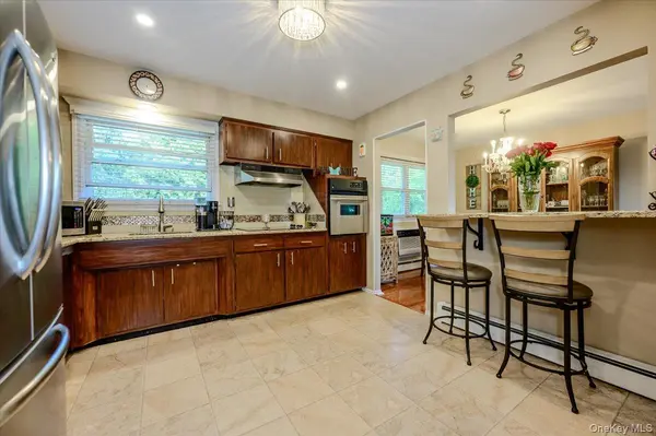 12 Northern Pkwy, Plainview, NY 11803