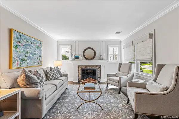 95 Muirfield RD, Rockville Centre, NY 11570