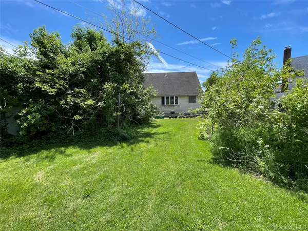 2043 Paddock RD, Seaford, NY 11783