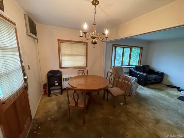 2043 Paddock RD, Seaford, NY 11783