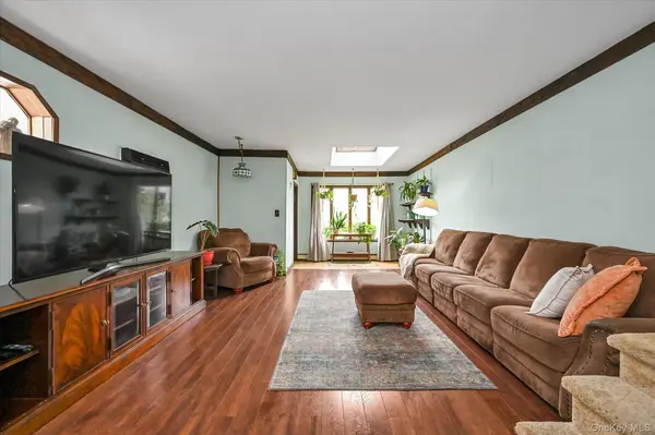 200-10 33rd AVE, Bayside, NY 11361