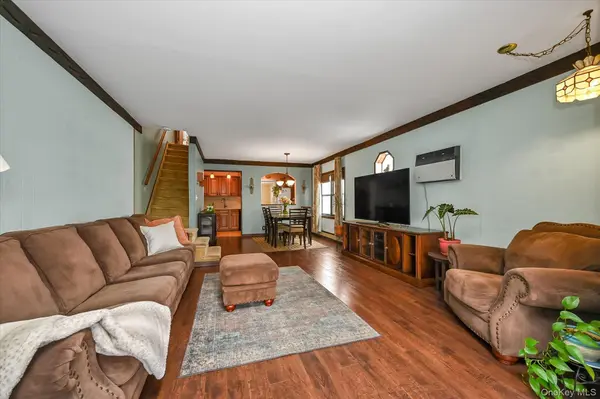 200-10 33rd AVE, Bayside, NY 11361
