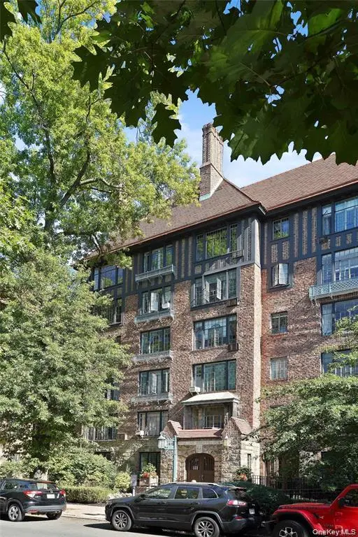 20 Continental AVE #1-G, Forest Hills, NY 11375