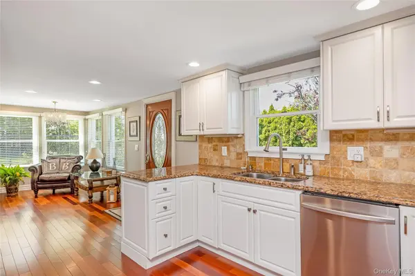 427 Vanderbilt BLVD, Oakdale, NY 11769