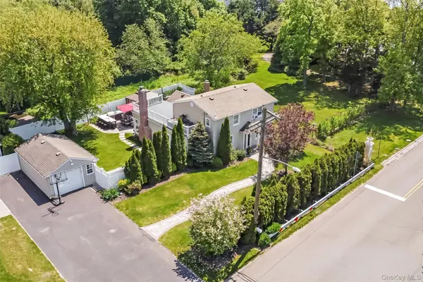 427 Vanderbilt BLVD, Oakdale, NY 11769