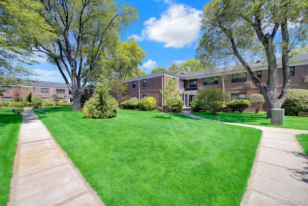 1209 E Broadway #D23, Hewlett, NY 11557