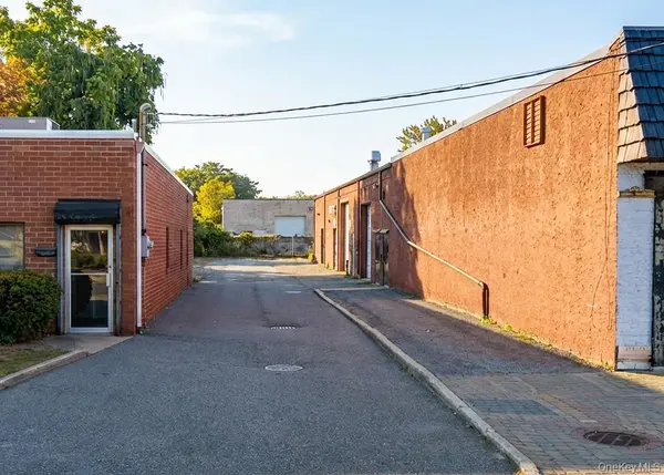 411 Broadway, West Babylon, NY 11704