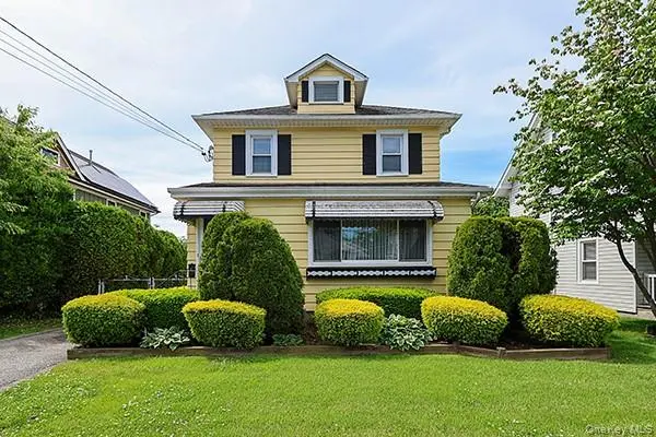 425 Linden ST, Bellmore, NY 11710