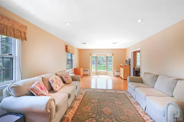 24 Timberline DR, Huntington, NY 11743