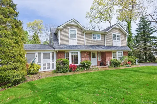 24 Timberline DR, Huntington, NY 11743