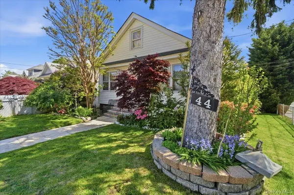 44 Saint Pauls RD, Hempstead, NY 11550