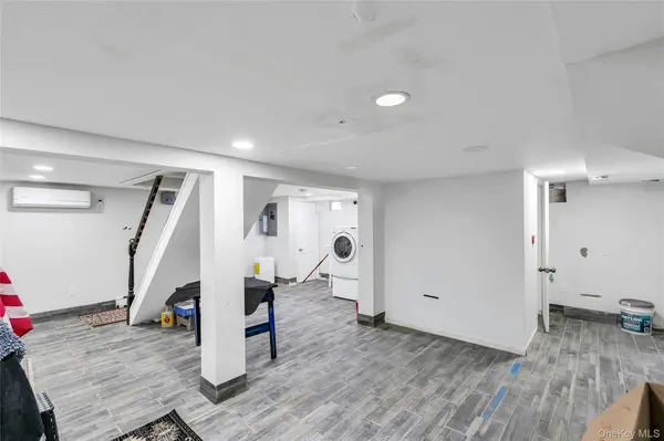 80 E 19th ST, Huntington Station, NY 11746