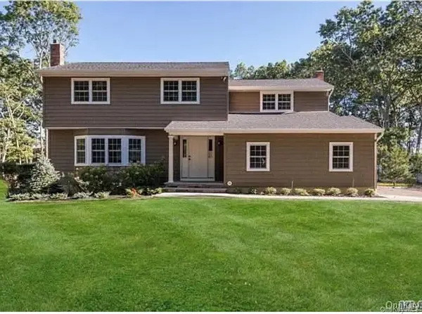 29 Thornwood DR, Dix Hills, NY 11746