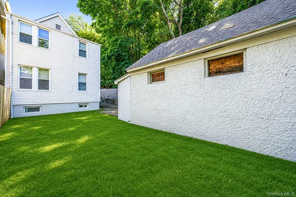10003 88th AVE, Richmond Hill, NY 11418