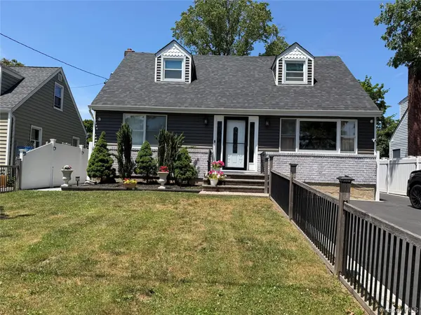 11 Chichester Rd, Huntington Station, NY 11746