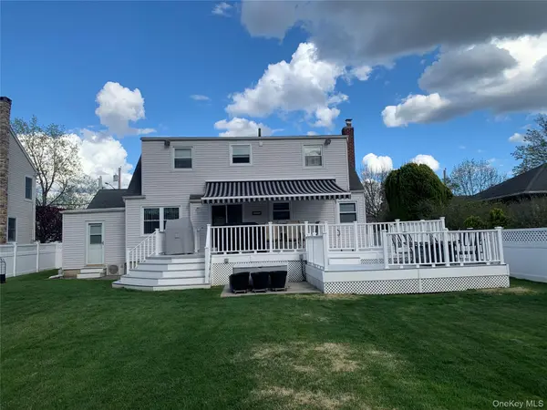 854 Terra LN, North Bellmore, NY 11710