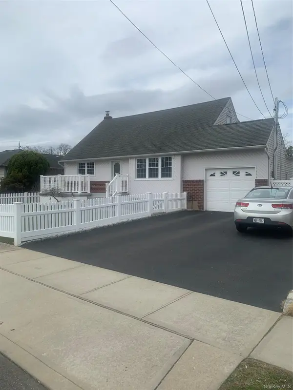 854 Terra LN, North Bellmore, NY 11710