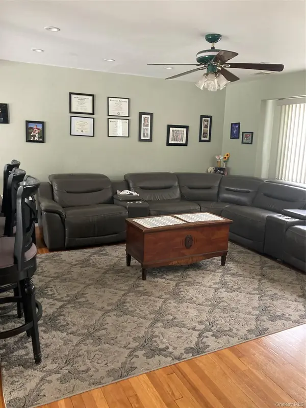 854 Terra LN, North Bellmore, NY 11710