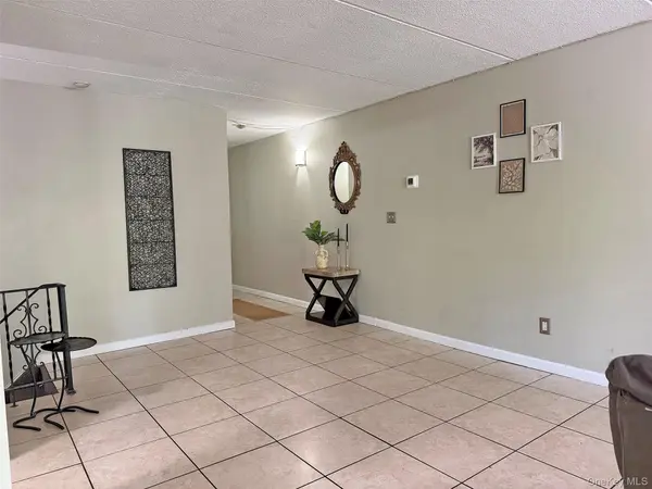 66 Omni Parc DR, Nanuet, NY 10954