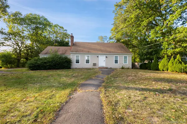 33 Echo AVE, Miller Place, NY 11764