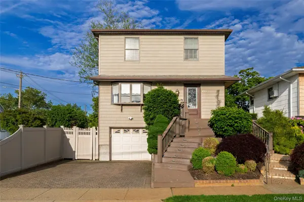 2575 Bayview AVE, Wantagh, NY 11793