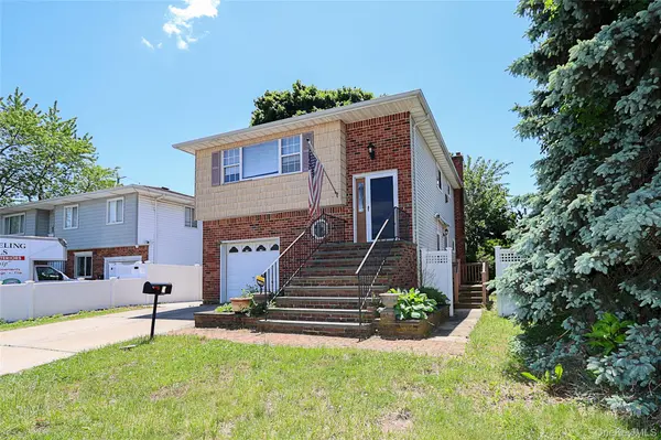 4 Patricia CT, Bethpage, NY 11714