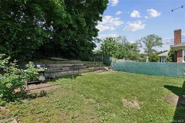 36-20 221st ST, Bayside, NY 11361