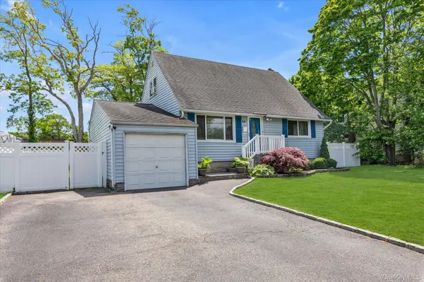 64 Kobb BLVD, West Islip, NY 11795