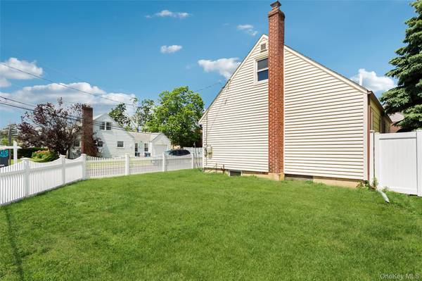 2877 Calvin RD, Oceanside, NY 11572
