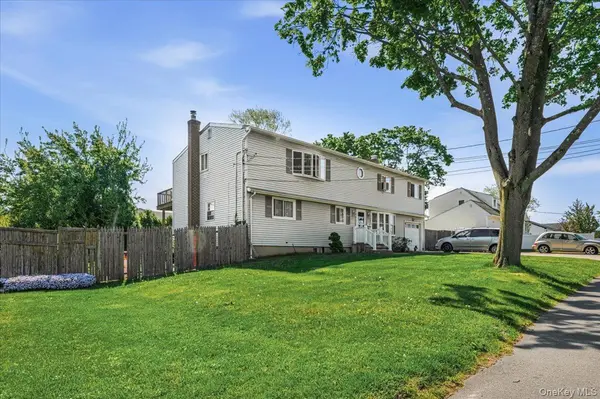 37 Westchester AVE, West Babylon, NY 11704