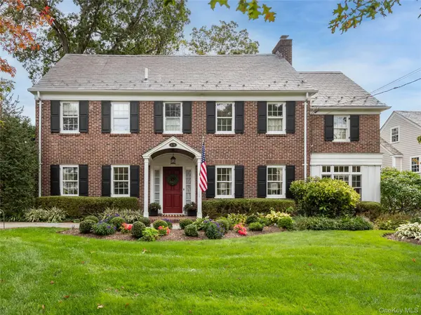 170 Manhasset Woods RD, Manhasset, NY 11030