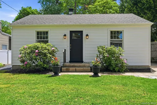 192 Iceland DR, South Huntington, NY 11746