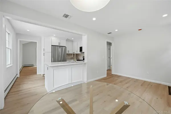 192 Iceland DR, South Huntington, NY 11746