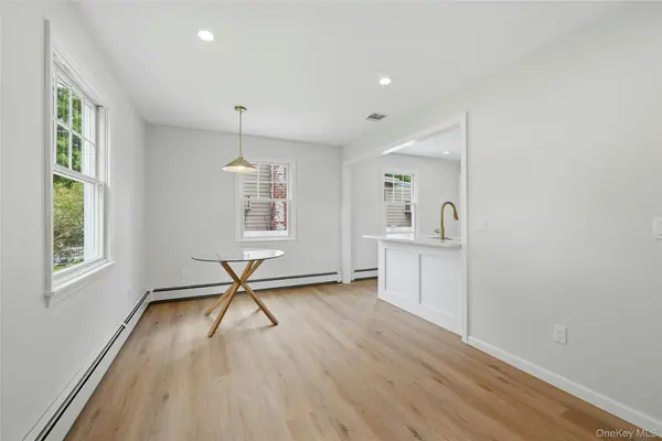 192 Iceland DR, South Huntington, NY 11746