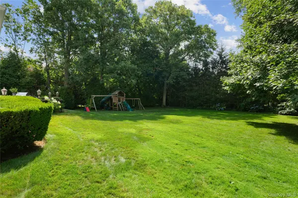 27 Bradford RD, Scarsdale, NY 10583