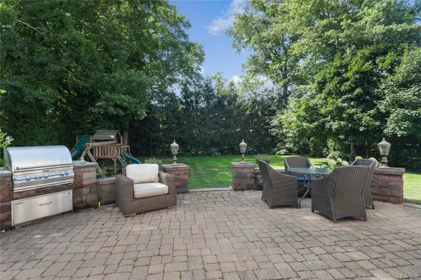 27 Bradford RD, Scarsdale, NY 10583