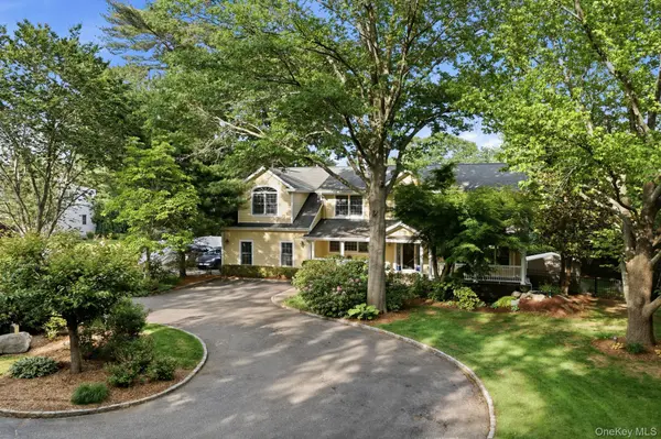 316 S Woods RD, Woodbury, NY 11797