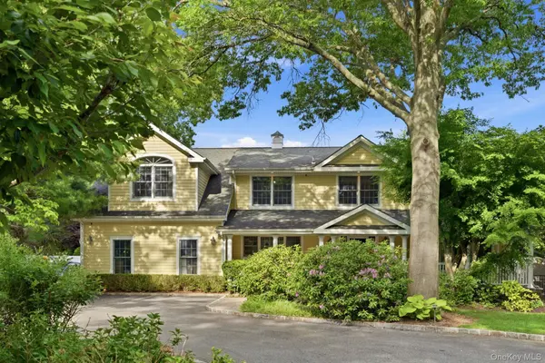316 S Woods RD, Woodbury, NY 11797