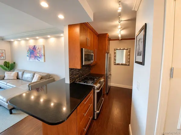 27010 Grand Central Pkwy #19T, Floral Park, NY 11005