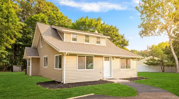5 Long Pond RD, Ridge, NY 11961