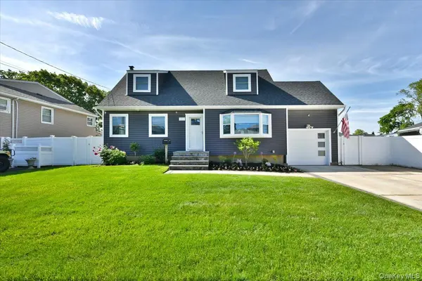 383 Violet ST, Massapequa Park, NY 11762