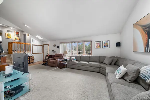 65 Elmtree LN, Jericho, NY 11753