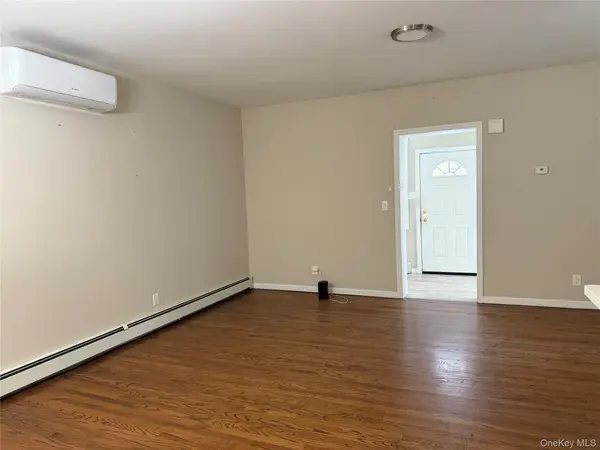 76 Van Cott AVE, Hempstead, NY 11550