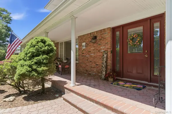 1 Regal CT, Saint James, NY 11780
