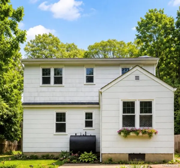 215 Manor RD, Huntington, NY 11743