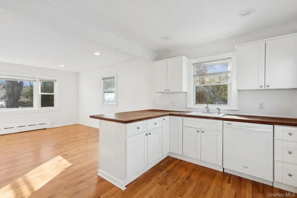 87 North RD, Hampton Bays, NY 11946
