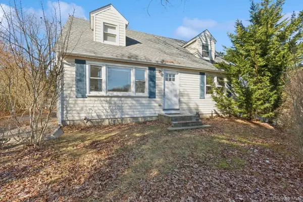 87 North RD, Hampton Bays, NY 11946