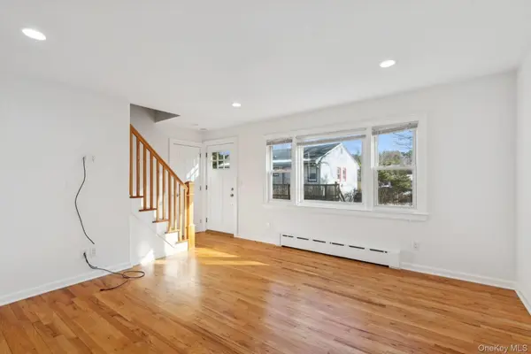 87 North RD, Hampton Bays, NY 11946
