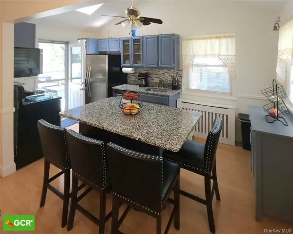 3 Benjamin AVE, Amityville, NY 11701