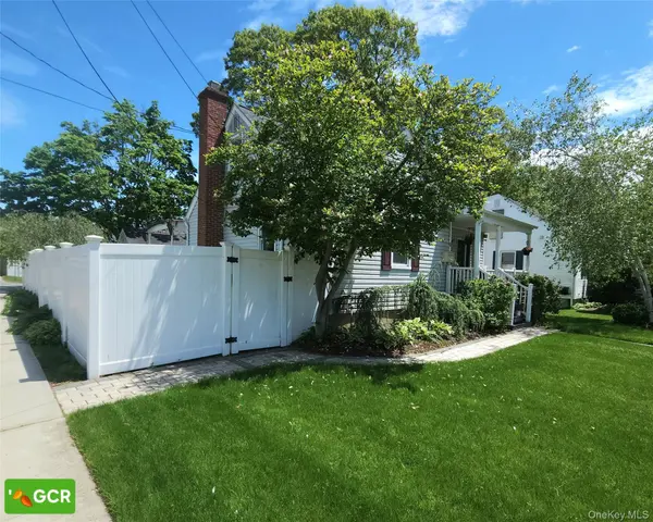 3 Benjamin AVE, Amityville, NY 11701